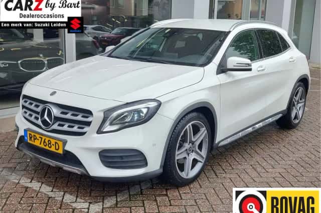 Mercedes-Benz GLA (2017) thumbnail 1