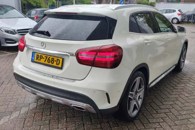 Mercedes-Benz GLA (2017) thumbnail 3