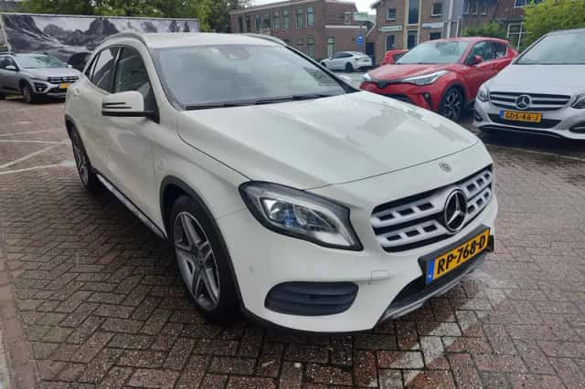 Mercedes-Benz GLA (2017) thumbnail 4