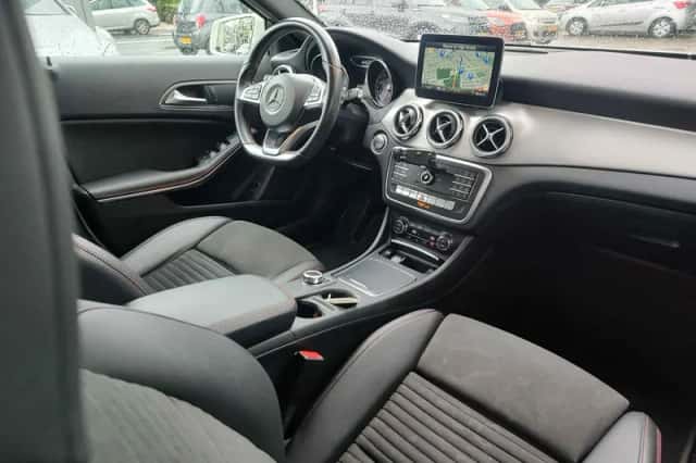 Mercedes-Benz GLA (2017) thumbnail 5