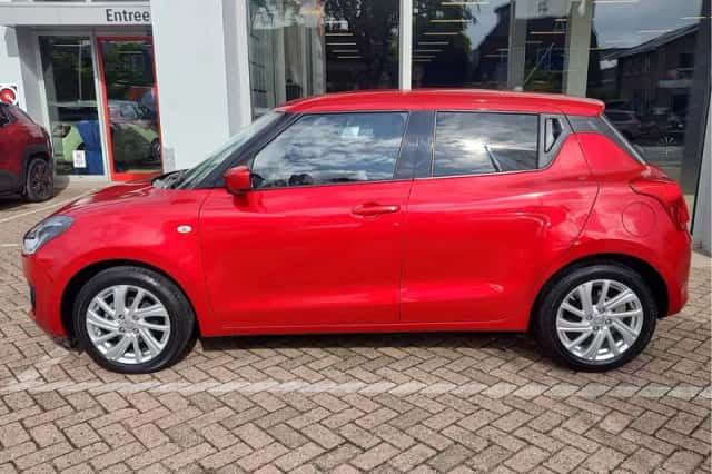 Suzuki Swift (2022) thumbnail 2