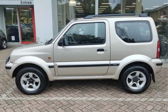 Suzuki Jimny (2005) thumbnail 2