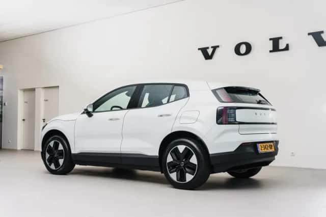 Volvo EX30 (2024) thumbnail 3
