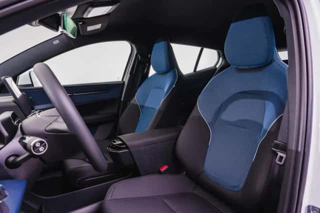Volvo EX30 (2024) thumbnail 5