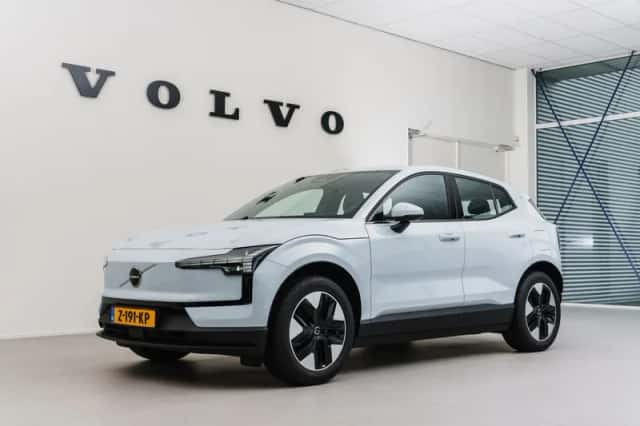 Volvo EX30 (2024) thumbnail 1