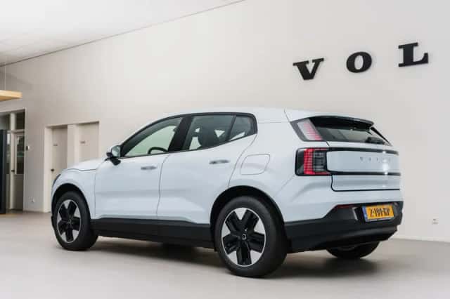 Volvo EX30 (2024) thumbnail 3