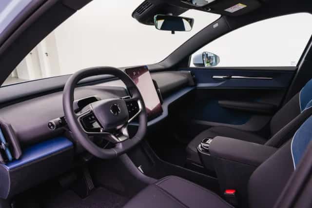 Volvo EX30 (2024) thumbnail 4