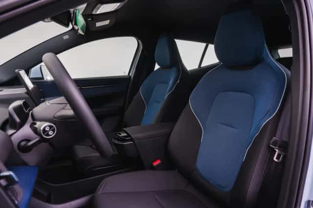 Volvo EX30 (2024) thumbnail 5
