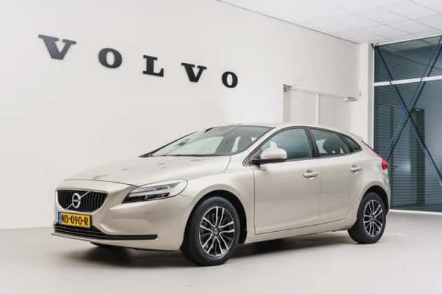 Volvo V40 (2017) thumbnail 1