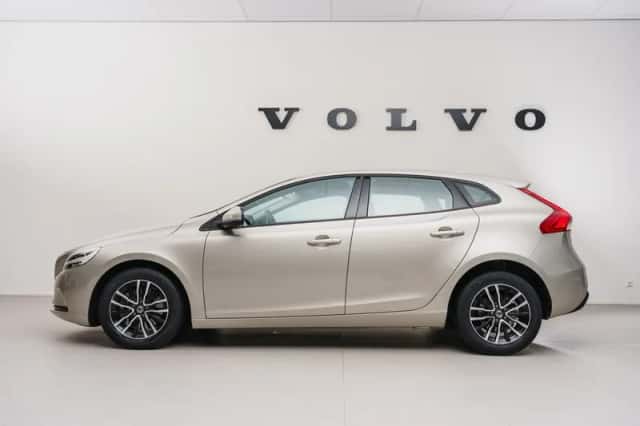 Volvo V40 (2017) thumbnail 2