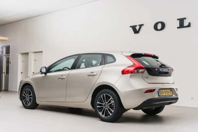 Volvo V40 (2017) thumbnail 3