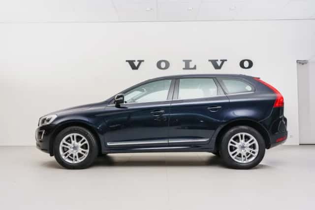 Volvo XC60 (2016) thumbnail 2