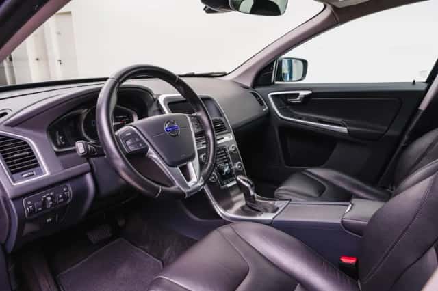 Volvo XC60 (2016) thumbnail 4