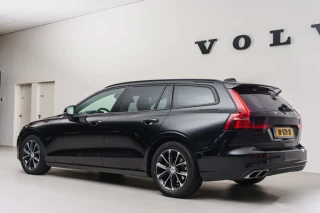 Volvo V60 (2021) thumbnail 3