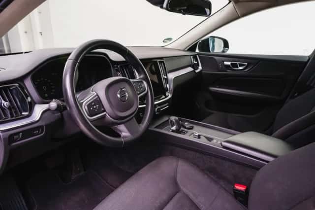 Volvo V60 (2021) thumbnail 4