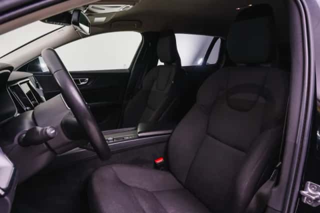 Volvo V60 (2021) thumbnail 5