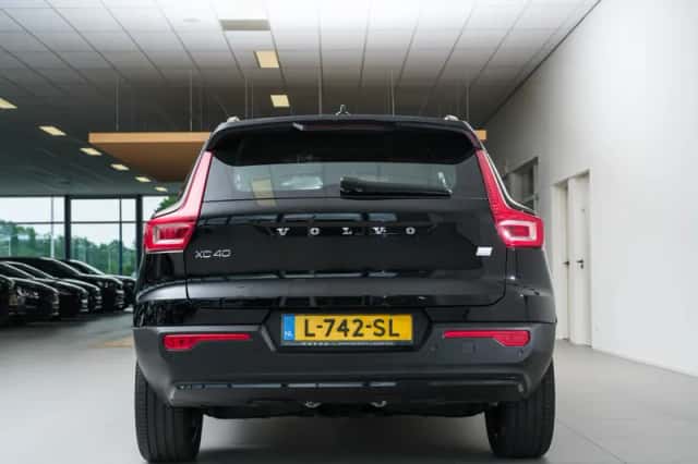 Volvo XC40 (2021) thumbnail 3