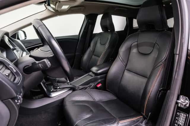 Volvo V40 (2019) thumbnail 5