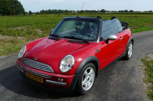 MINI Cabrio (2005) thumbnail 1