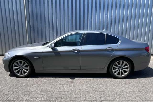 BMW 5-Serie (2010) thumbnail 2