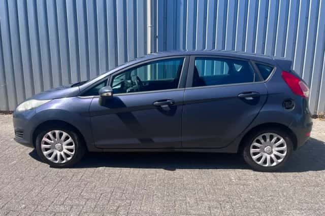 Ford Fiesta (2015) thumbnail 2