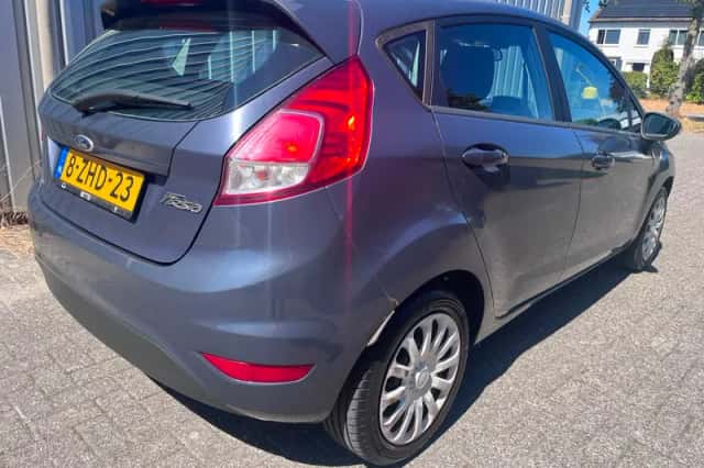Ford Fiesta (2015) thumbnail 4