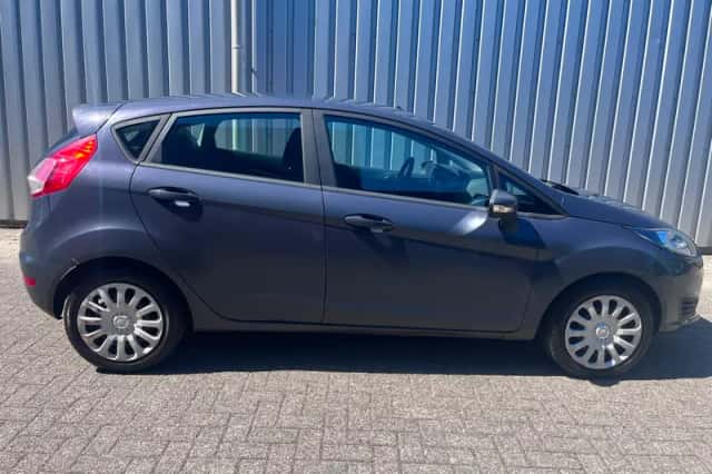 Ford Fiesta (2015) thumbnail 5