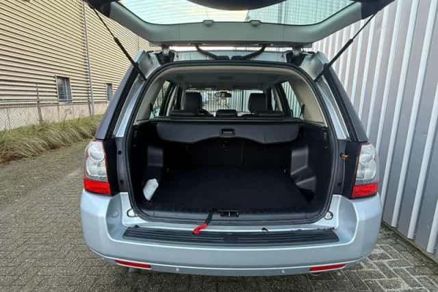 Land Rover Freelander (2011) thumbnail 4