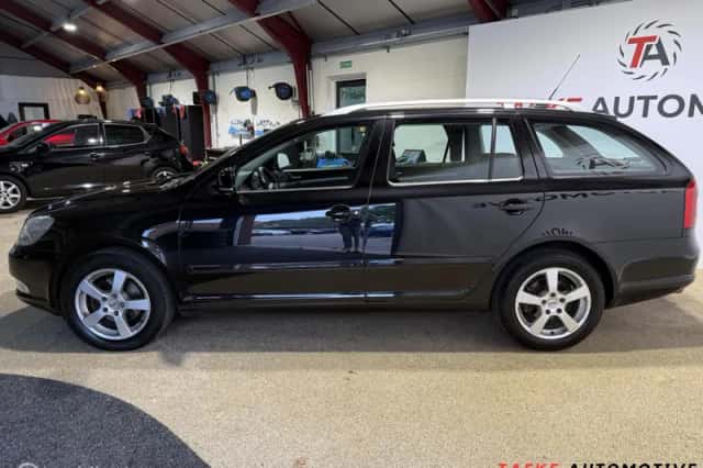 Škoda Octavia (2010) thumbnail 2