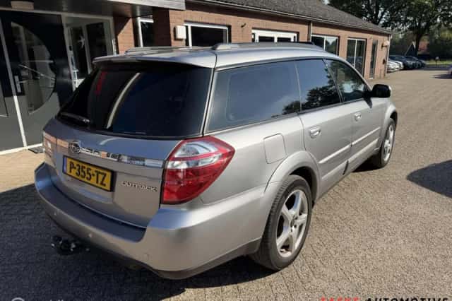 Subaru Legacy (2009) thumbnail 2
