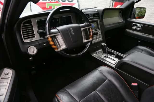 Lincoln Navigator (2007) thumbnail 20