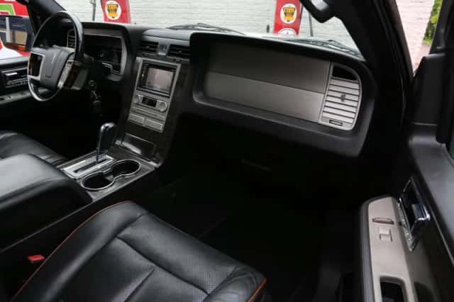 Lincoln Navigator (2007) thumbnail 24