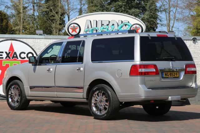 Lincoln Navigator (2007) thumbnail 4