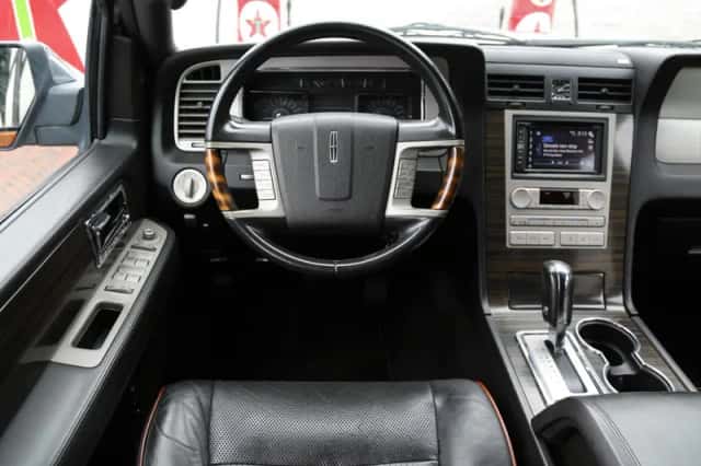 Lincoln Navigator (2007) thumbnail 34