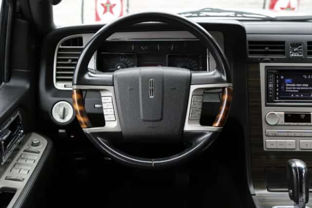 Lincoln Navigator (2007) thumbnail 35