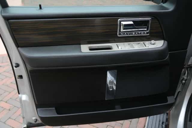 Lincoln Navigator (2007) thumbnail 38
