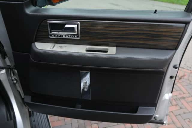 Lincoln Navigator (2007) thumbnail 39