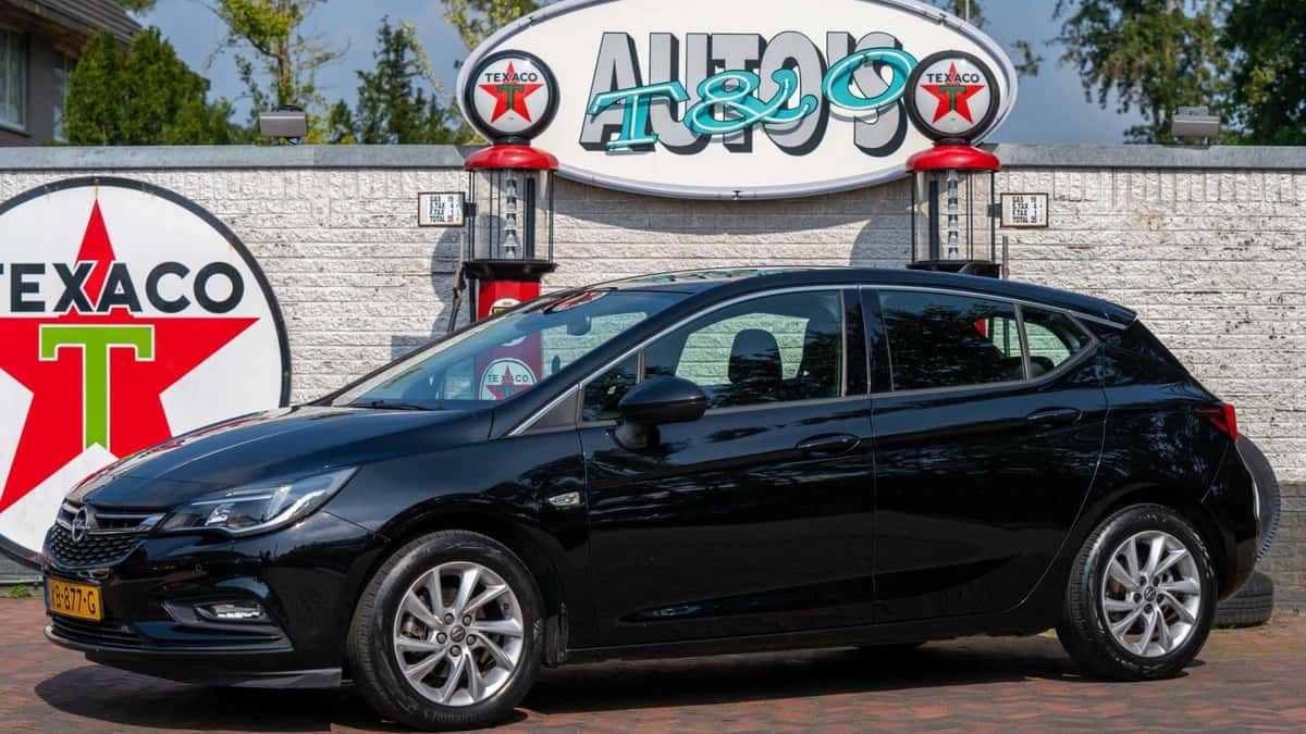 Opel Astra (2018) — foto 1
