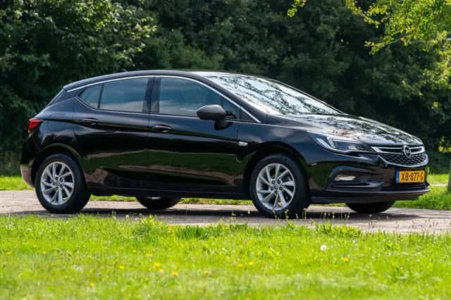 Opel Astra (2018) thumbnail 2