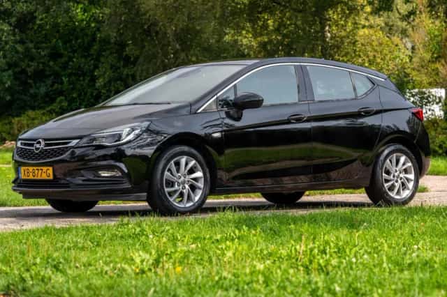 Opel Astra (2018) thumbnail 3