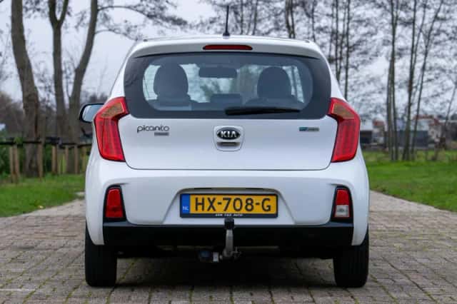 Kia Picanto (2016) thumbnail 11