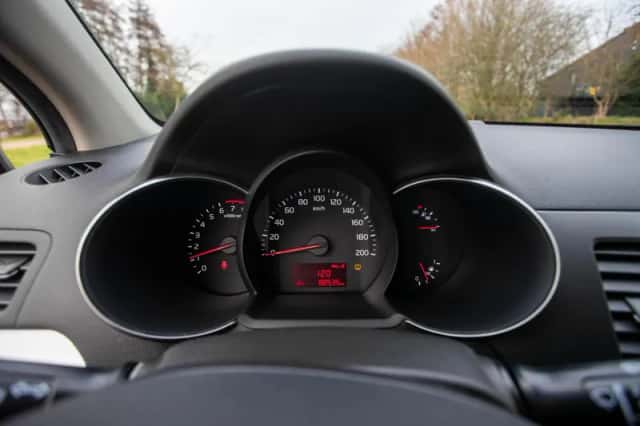 Kia Picanto (2016) thumbnail 19