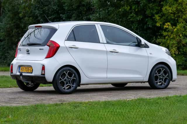 Kia Picanto (2016) thumbnail 4