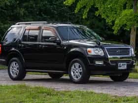 Ford Explorer (2010) thumbnail 2