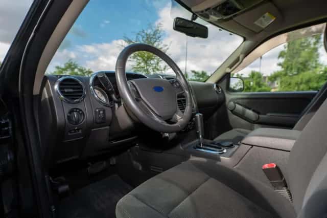 Ford Explorer (2010) thumbnail 15