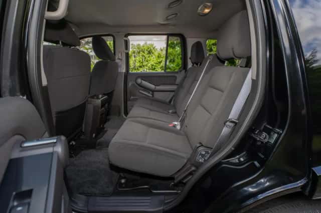 Ford Explorer (2010) thumbnail 18