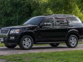 Ford Explorer (2010) thumbnail 3
