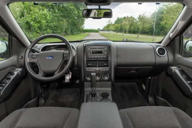 Ford Explorer (2010) thumbnail 21