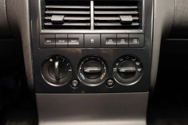 Ford Explorer (2010) thumbnail 23