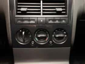 Ford Explorer (2010) thumbnail 23
